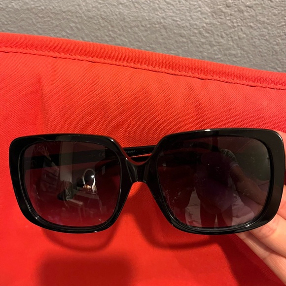 WOMEN’S SUNGLASSES. AUTHENTIC
MODEL: GG0728SA 001 - Picture 14 of 14